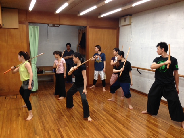 【東京初上陸の殺陣ダンスと本場関西の殺陣のワークショップ】 芥川賞受賞作家の又吉直樹さんも特集された本格スタジオ！！本来ならば￥5,000円のレッスンですが、今回特別に￥1,000円で受講して頂けます（東京・大阪）