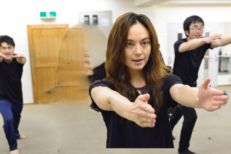 体を動かし演技を見つける、マイケルチェーホフ演技テクニック「体験レッスン」