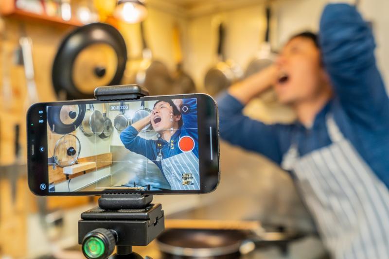※自撮りのため完全在宅OK※30代～40代男性の動画広告キャスト募集！