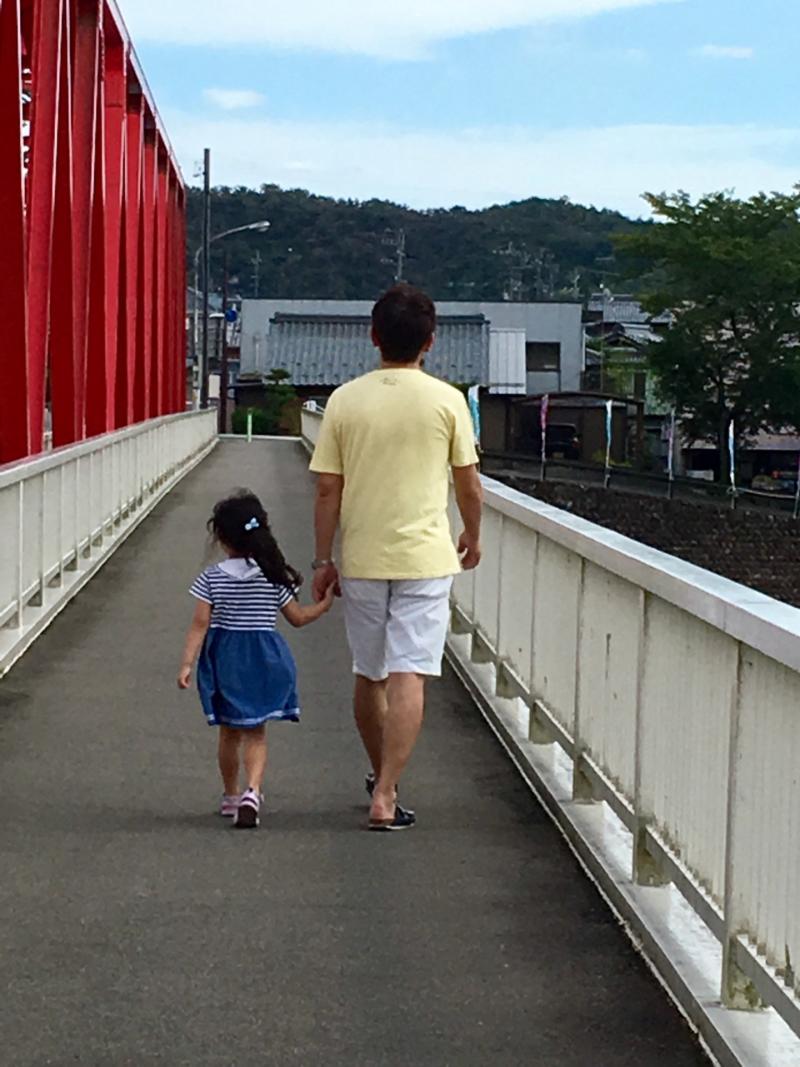 カード使いすぎて離婚。実家の父にお金を借りに行く女性役 | SNS動画広告のキャスト募集