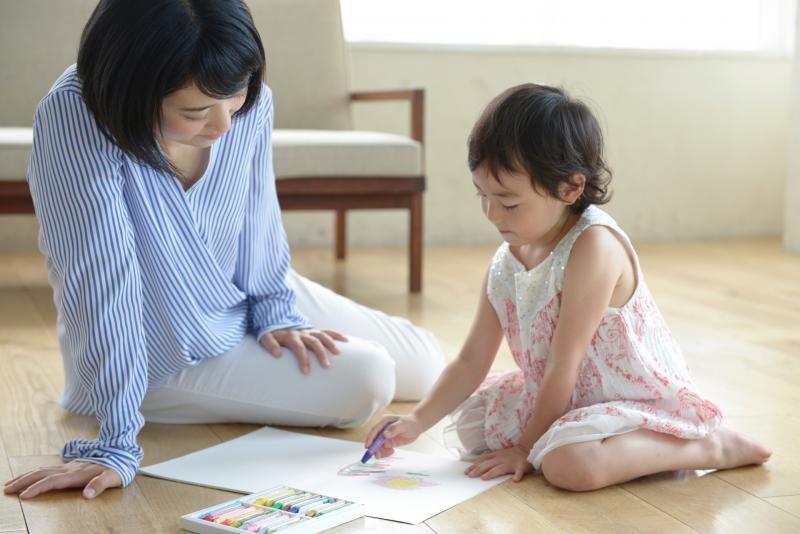 仕事が忙しくて子供に勉強教えられないお母さん役 / SNS広告のキャスト募集