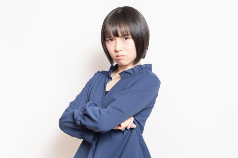 彼氏の借金にガチギレするけど自分にも借金ある女性役！