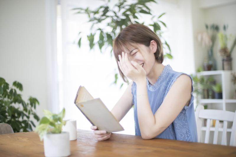 【報酬あり！交通費支給！】陽気で明るい女子役