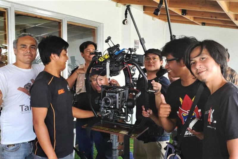 ※見つかりました　ﾌｨﾘﾋﾟﾝ映画で、①助監督、②ﾒｲｸ、③装飾部、④録音部、⑤制作部、を探してます。