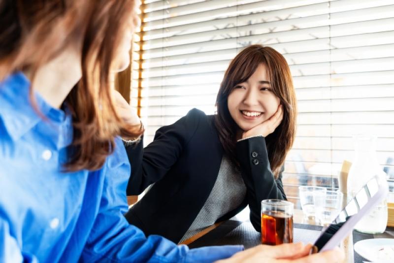 【急募】転職に成功して、経験を元に後輩にアドバイスをする女性役【動画ショート広告ご出演/継続あり】