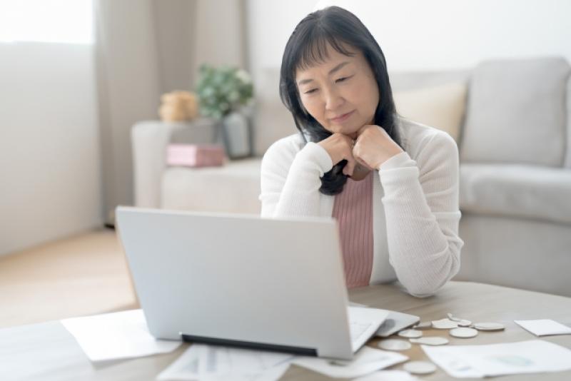 【大至急！】自分も投資に失敗したのに夫にも借金が見つかって途方にくれる妻役【動画ショート広告ご出演/継続あり】