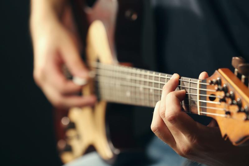 【男性 父親兼ギターボーカル役（演奏、歌えなくても可）25-40歳まで】名古屋市の某大手テレビCMのキャストを募集