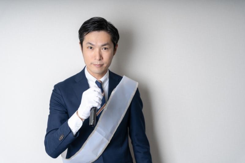 【困っています…】街頭演説で通行人に訴えかける若き政治家役【動画ショート広告ご出演/継続あり】