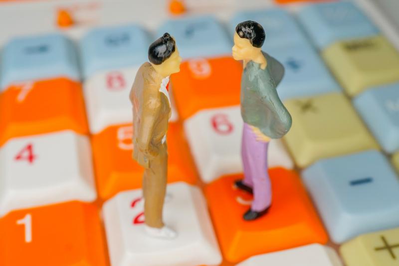【応募者多数のため募集終了しました！】弟が借金をしていて怒りながらも優しくさとす兄役【動画ショート広告ご出演/継続あり】
