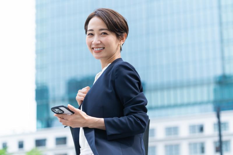 【大至急!!】後輩のミスを優しく叱るバリバリのキャリアウーマン役【動画ショート広告ご出演/継続あり】