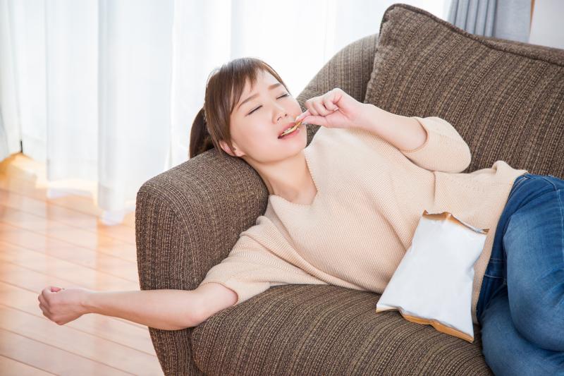「いつの間にか仕事を辞めてニート生活を満喫している親友の女性役」を募集します！ / SNS動画広告のキャスト募集