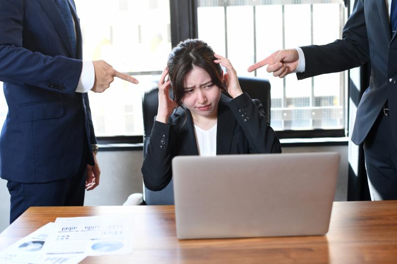 「ダラダラと5年働き続けたブラック企業を辞める決心をした女性役」を募集します！ / SNS動画広告のキャスト募集
