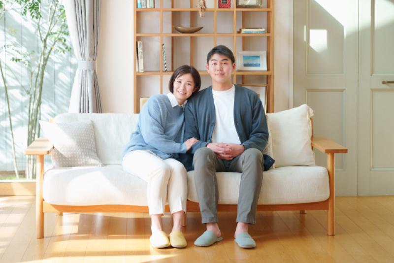 「優しかった夫が仕事で病んでしまったので退職代行を薦める妻役！」を募集します！(40～50代) / SNS動画広告のキャスト募集