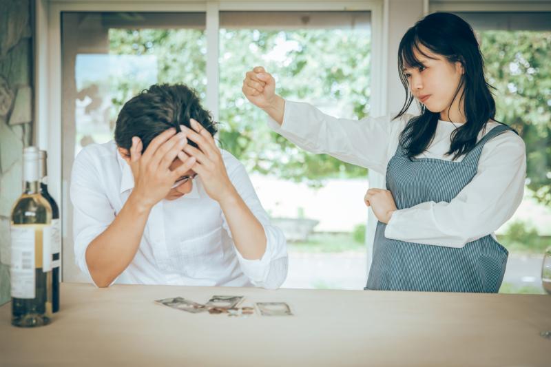「自分の貯金を夫に勝手に使いこまれておりブチギレル妻役」を募集します！(40～50代) / SNS動画広告のキャスト募集