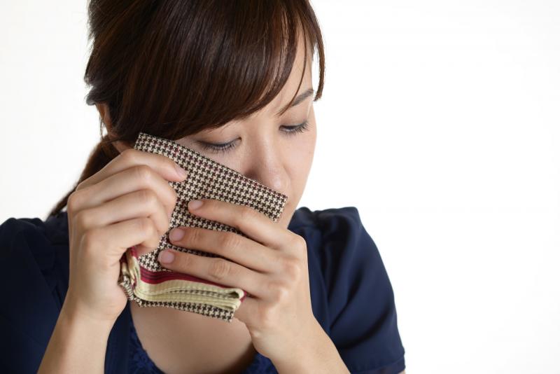 「離婚の相談に弁護士のもとに訪れて感極まって泣いてしまう女性役」を募集します！(40～50代) / SNS動画広告のキャスト募集