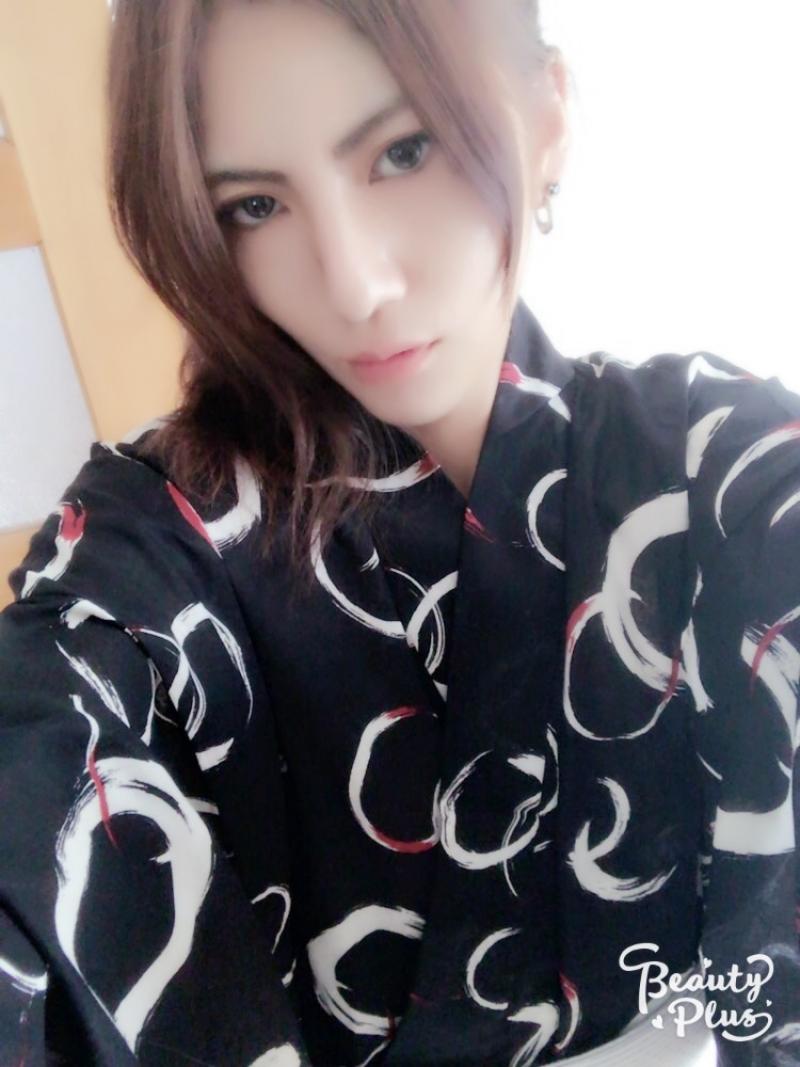 背中で見せ付ける。格好良い大人バンド。 サブ画像
