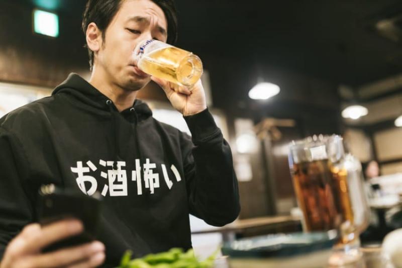 C社スマホアプリWebCM出演者募集(ゲームに集中してる男性客役) サブ画像