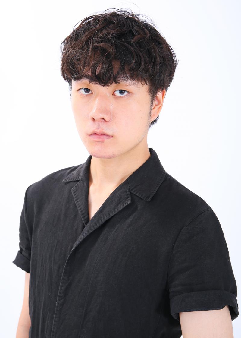 上田　耀介