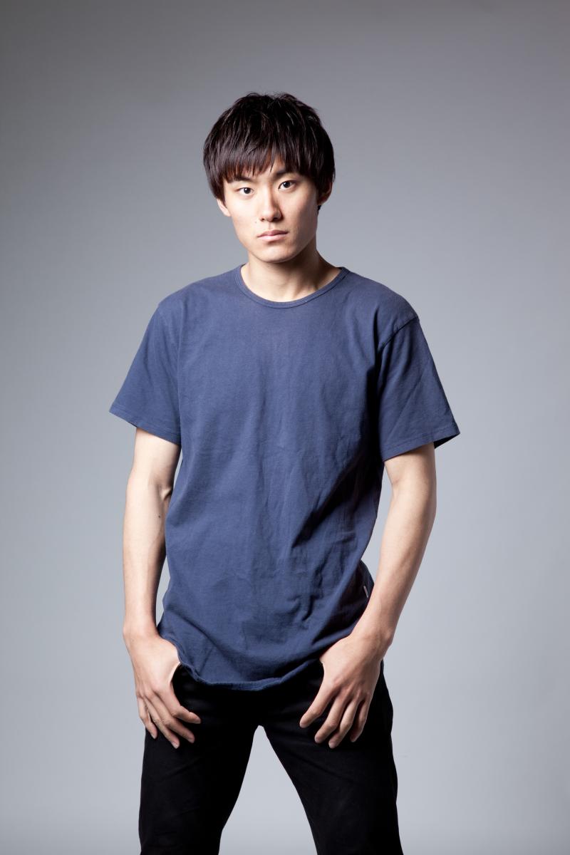 松谷鷹也